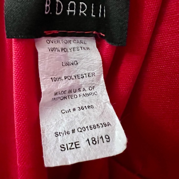 Red cocktail dress with beaded bodice, built in bra. Pleated skirt - Worn once! - Picture 3 of 5